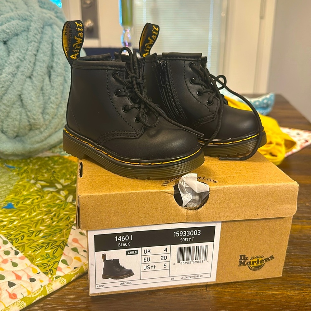 NEW toddler Dr. Martens 5